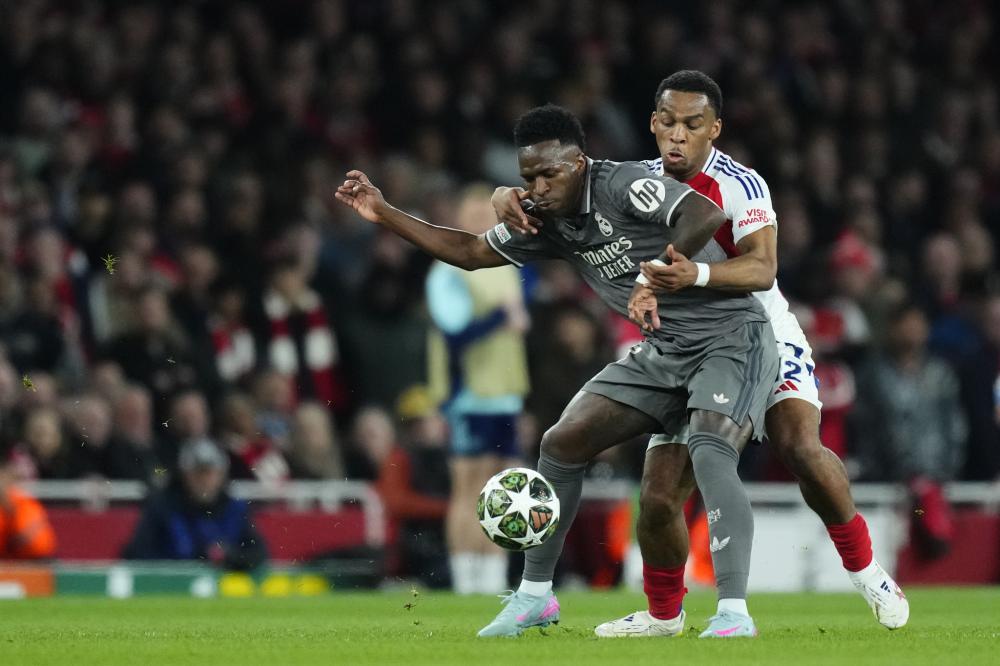 勇士42分狂胜马刺巩固西部第六 库里13+6波杰27+6+5+7三分.